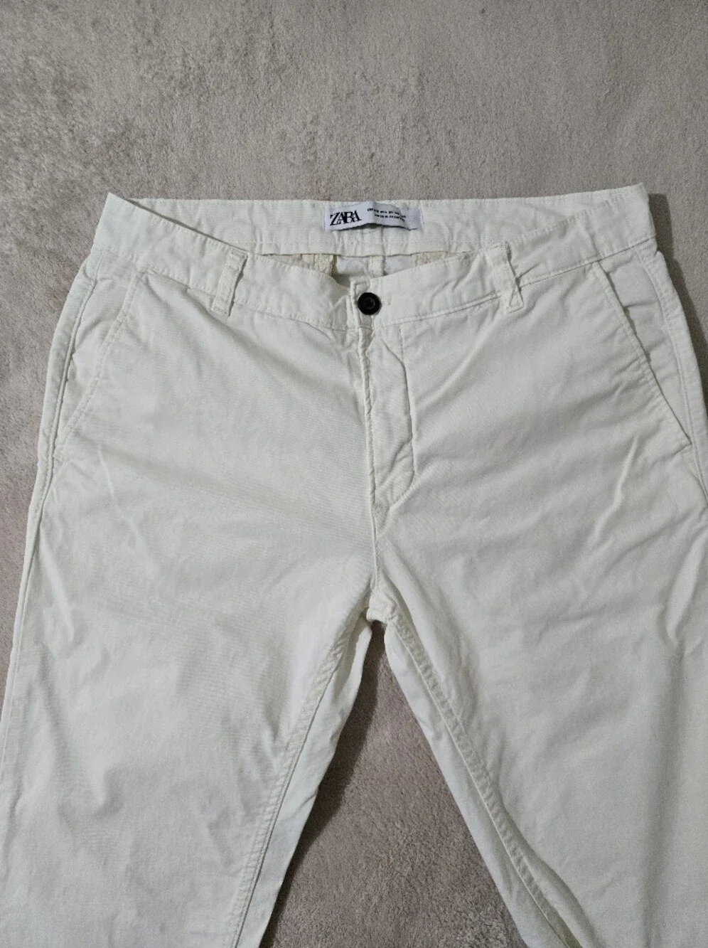 Zara Men's White Relaxed Straight-Leg Pants.